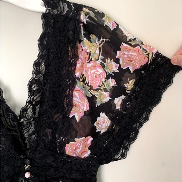 Seductions XS deep V floral lace top - Picture 5 of 11
